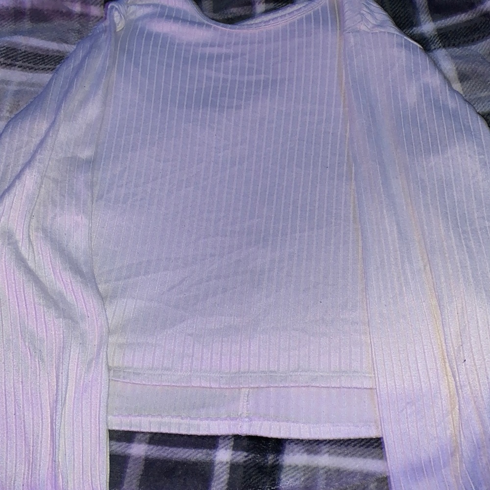 Super super soft, long sleeve crop top. A flattering white that styles well